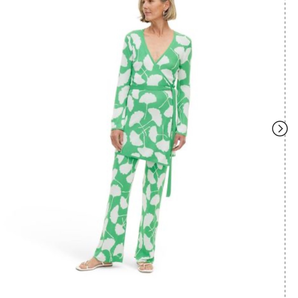 DVF for Target ‼️‼️‼️Women's Long Sleeve V-Neck Ginkgo Green Sweater Wrap Top -